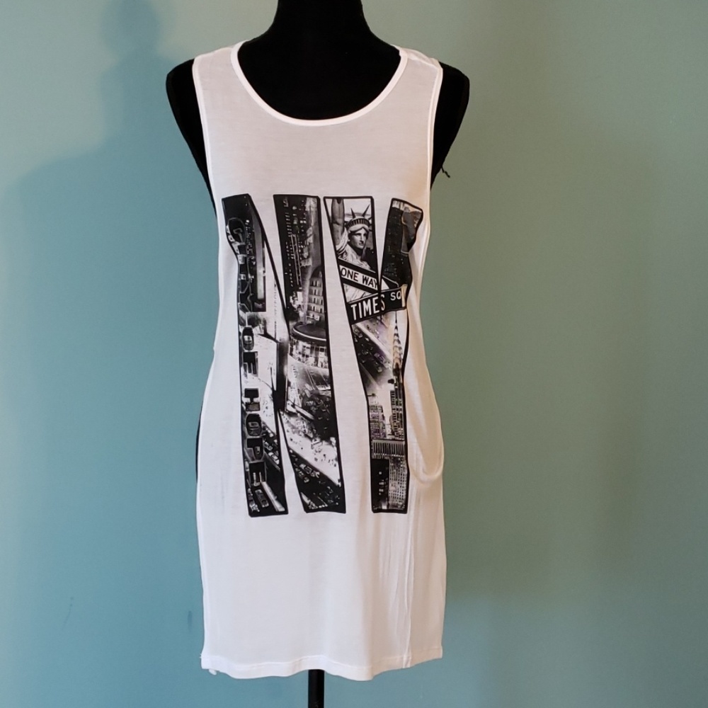 NY peekaboo tee